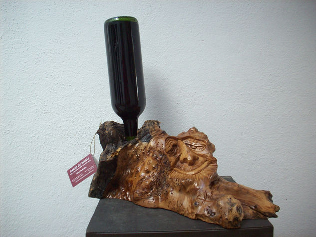 Botellero4. Wood Figurative