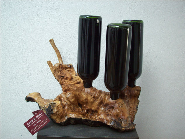 Botellero5. Wood Figurative