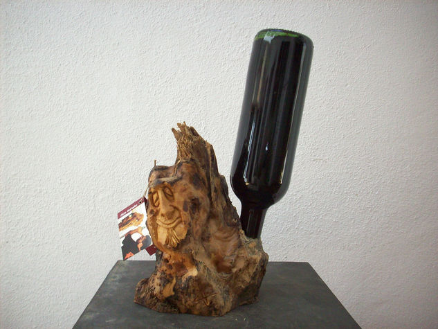 Botellero8. Wood Figurative