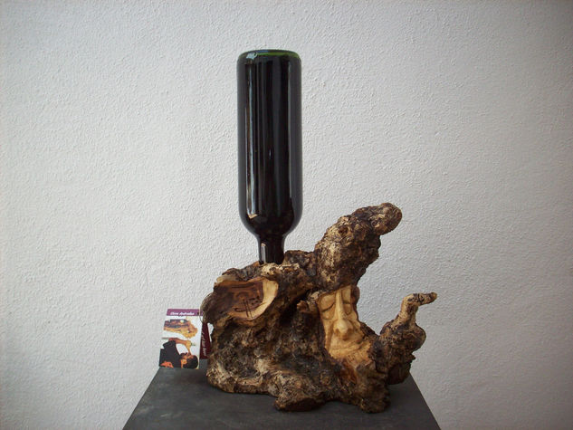 Botellero11. Wood Figurative