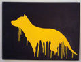 pintura amarilla sobre perro invisible