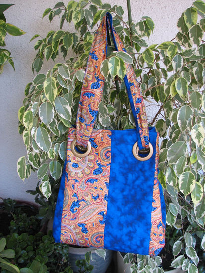 Bolso Azul y dorado con argollas 