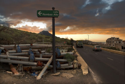 Cañeria y ruta.