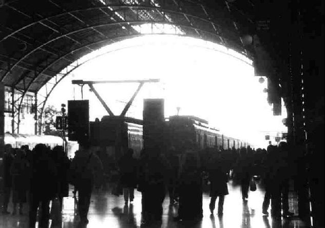 Estación de trenes 4 Arquitectura e interiorismo Blanco y Negro (Química)