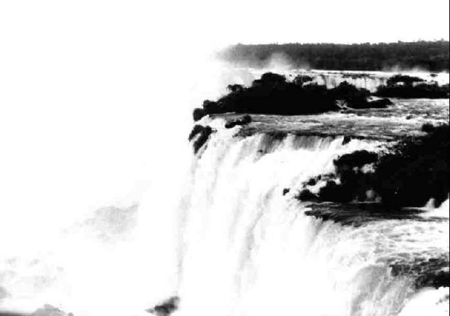 Cataratas ByN 2 Arquitectura e interiorismo Blanco y Negro (Química)