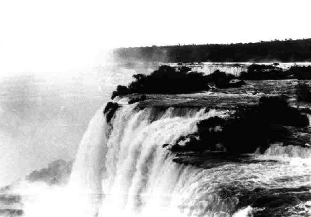 Cataratas ByN 4 Architecture and Interiorism Black and White (Manual)