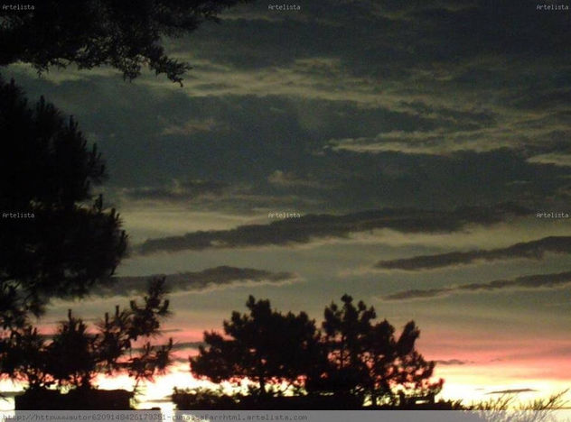 PUESTA   DE  SOL   CON NUBES  DE TORMENTA