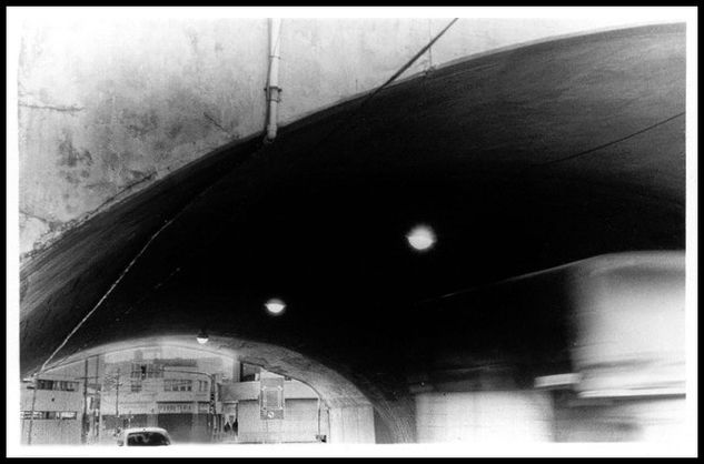 Tunel Architecture and Interiorism Black and White (Manual)