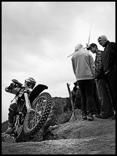 salta-montes Deportiva Blanco y Negro (Digital)