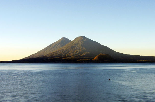 Amanecer en el Lago de Atitlan 