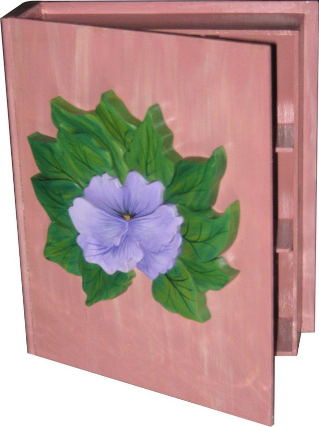 CAJA EN MADERA CON PENSAMIENTO ABIERTA