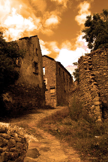 PUEBLO EN EL OLVIDO Naturaleza Color (Digital)