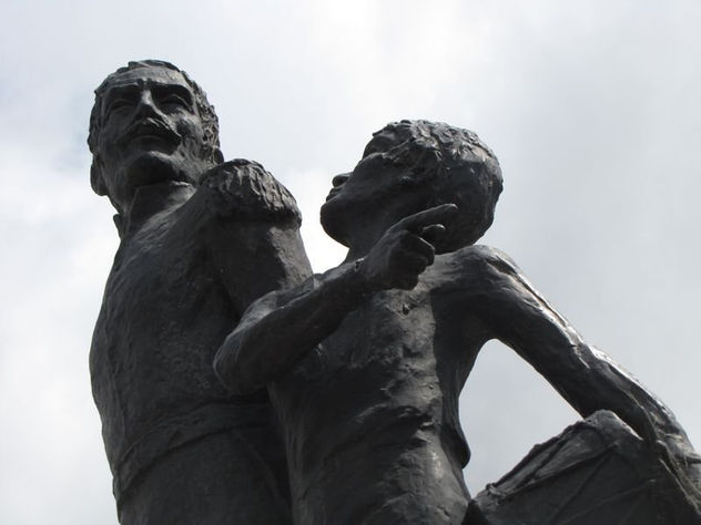 Detalle del monumento al Coronel Celestino Vidal y el Tamborcillo de Tacuarí