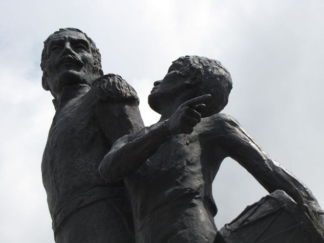 Detalle del monumento al Coronel Celestino Vidal y el Tamborcillo de Tacuarí Bronze Figurative