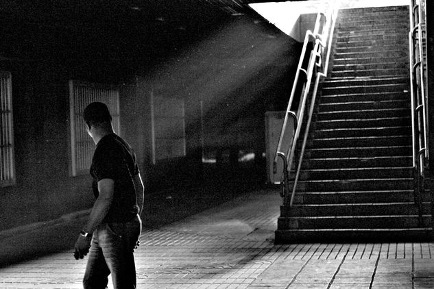 Tras la escalera Photojournalism and Documentary Black and White (Digital)