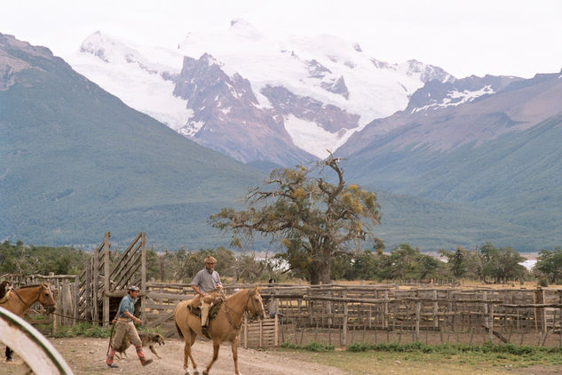 GAUCHOS DE SUR Naturaleza Color (Química)