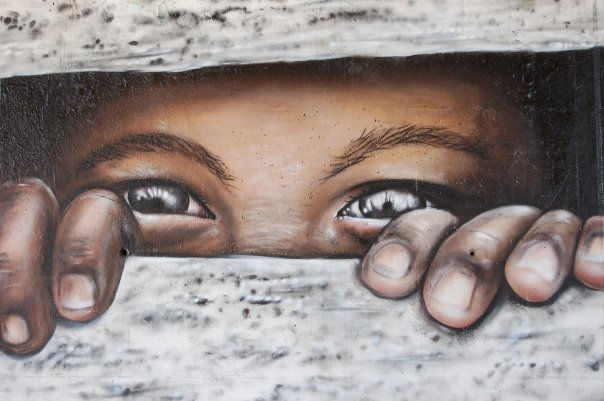 graffiti niño atrapado