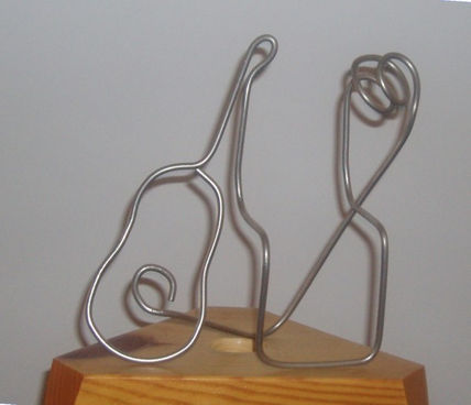 Guitarra junto a la...