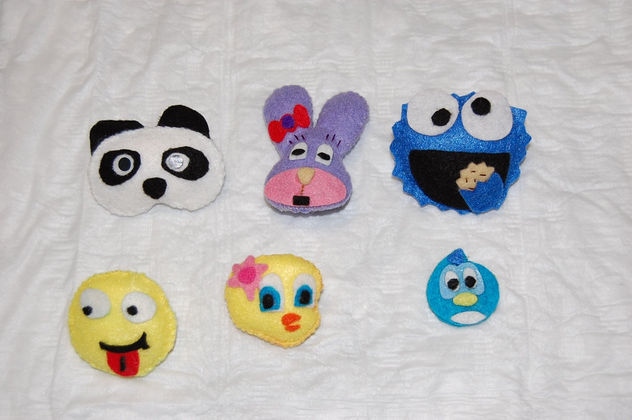 BROCHES