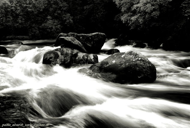 PIEDRAS EN EL RIO 2 