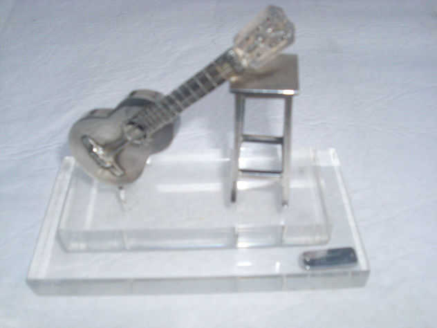 Guitarra con Banco