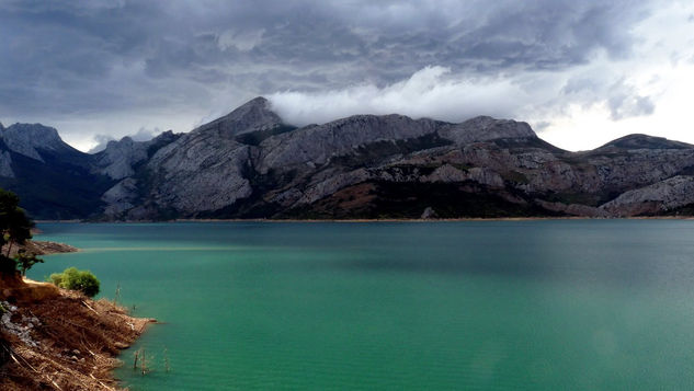 Embalse nublado Travel Color (Digital)