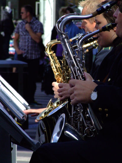 Saxofonistas Viajes Color (Digital)