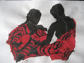 mujeres en negro y rojo