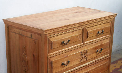 Muebles anticuados del pajaroloco