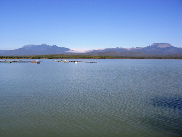 Sierra de San Carlos vista desde la presa el Chamal