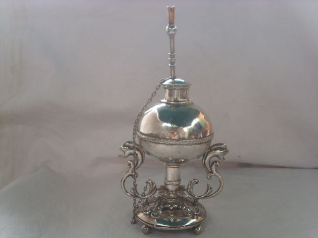 Mate con asas de dragones