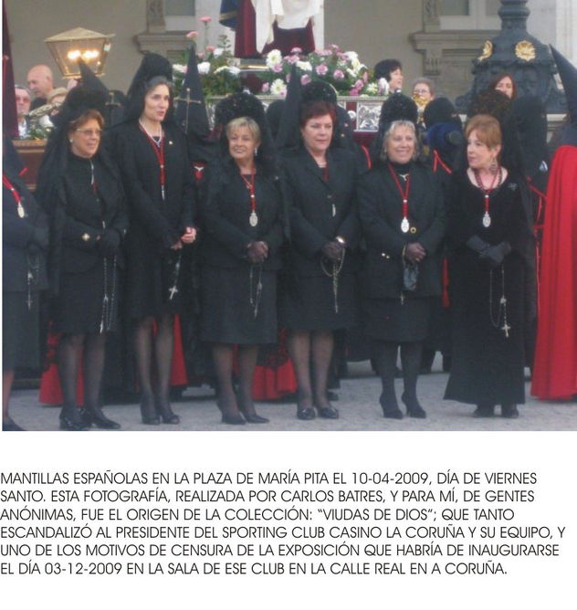 FOTOGRAFÍA QUE DIÓ ORIGEN A LA COLECCIÓN: "VIUDAS DE DIOS" TOMADA EL 19-04-2009 DELANTE DE