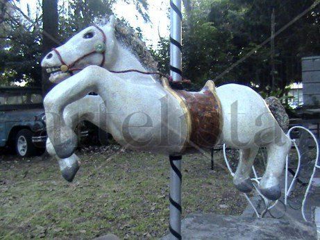 caballo de calesita Mixta Figurativa