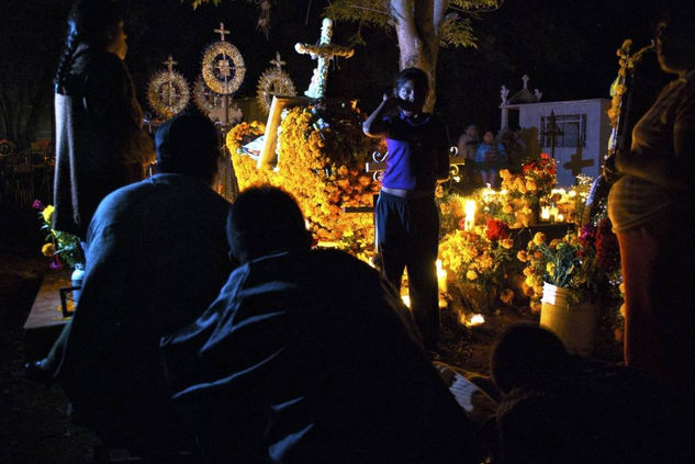 Cementerio Ztinzuntzan, día de muertos, Fotoperiodismo y documental Color (Digital)