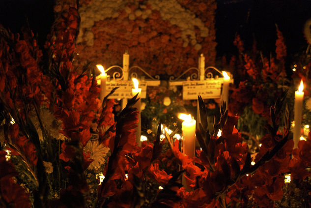 Cementerio Ztinzuntzan, día de muertos. Fotoperiodismo y documental Color (Digital)