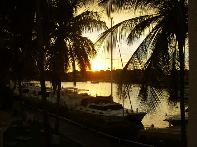 Atardecer en Puerto La Cruz Arquitectura e interiorismo Blanco y Negro (Digital)