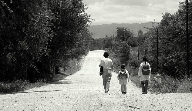 Camino a la escuela Travel Black and White (Digital)