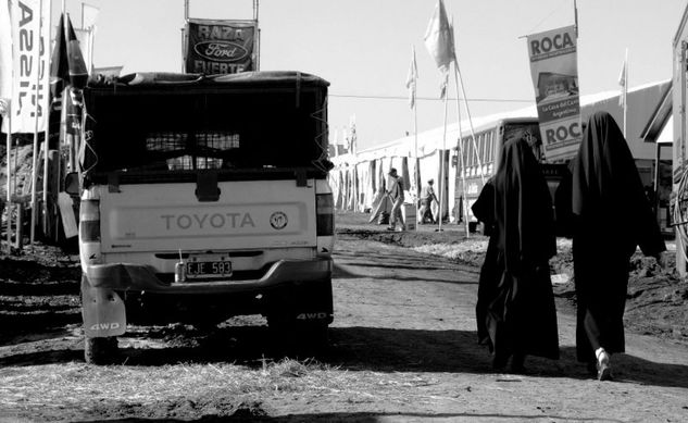 Hermanas Toyota Otras temáticas Blanco y Negro (Digital)