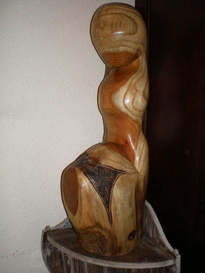 PERFIL Wood Figurative