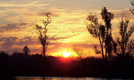 EL SOL SE ESCONDE