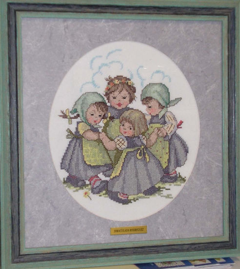 Niñas juganto al corro 