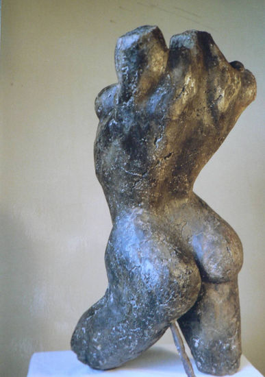 Torso de Mujer Mixta Figurativa