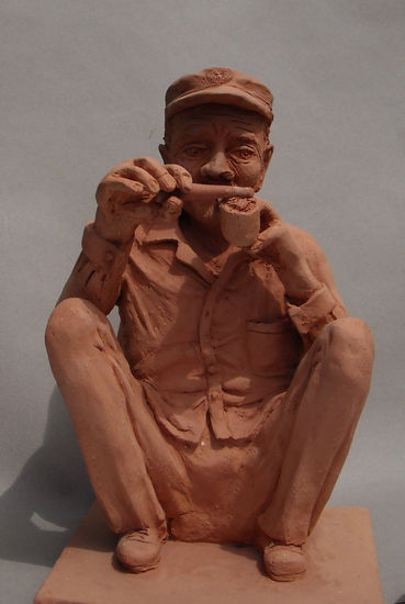 Anciano con Cachimbo Terracotta Figurative