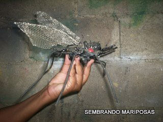 escultura en hierro soldado. insecto