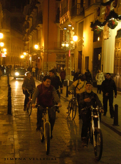 " Bicicleteada Nocturna despide el Año 2009" Viajes Color (Digital)