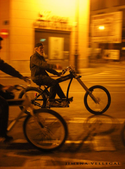 " Bicicleteada Nocturna" Arquitectura e interiorismo Color (Digital)