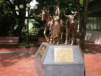 Escultura Praça...