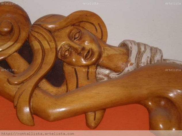 La Lira Carving Figurative