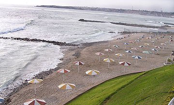 BALNEARIO DE PUNTA ROCAS EN LIMA PERU 