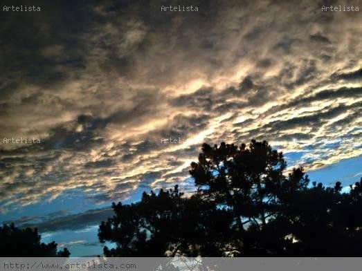 CIELO    TORMENTOSO,  EN   ATARDECER Nature Color (Digital)